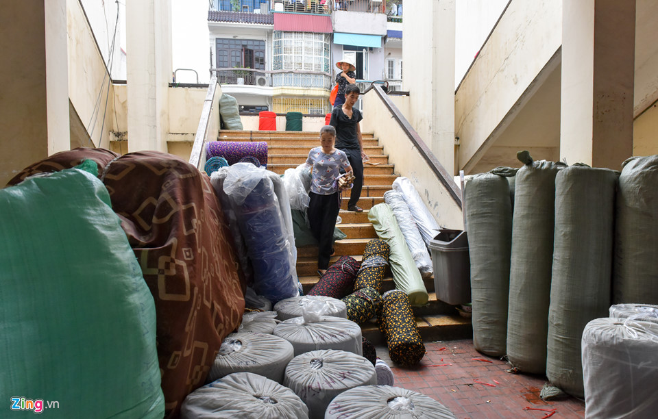 Cảnh nhếch nhác, xuống cấp ở chợ Đồng Xuân